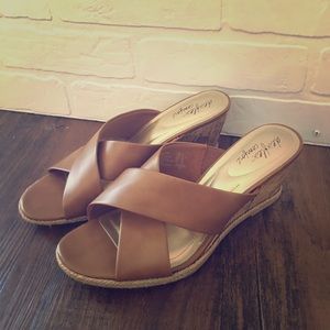 Women's heeled wedges